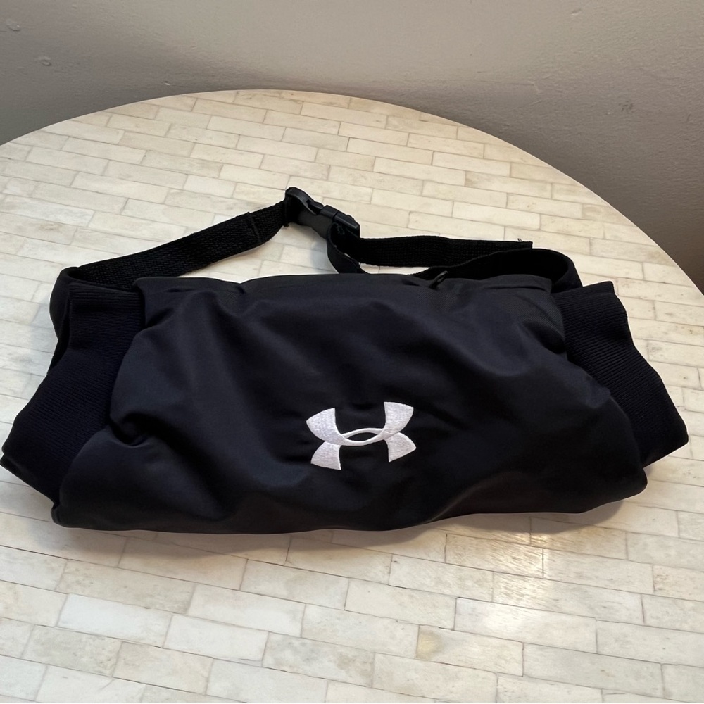 Under Armour Black and White Logo Hand Warmer with Hand-warmer Insert